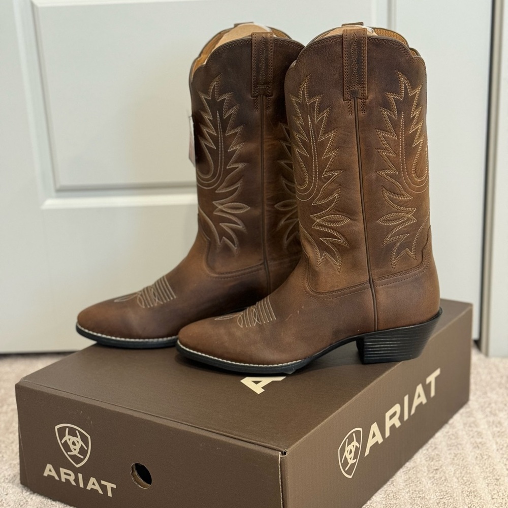 NWT Ariat Heritage Western R-tow Boots size 8